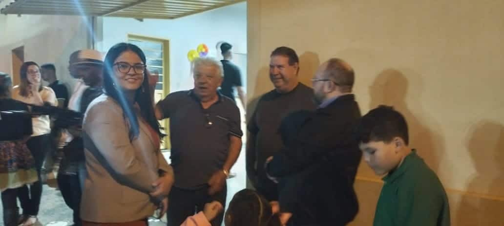 Andreia Tofollo visita bairros e participa de Festas Comunitárias