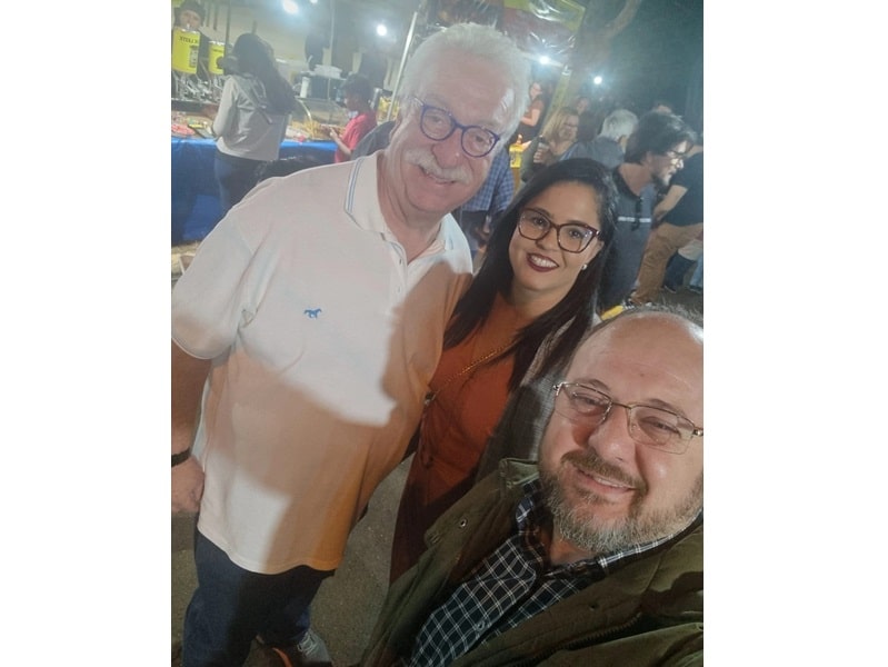 Andreia Tofollo escuta moradores e feirantes