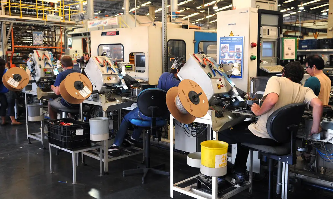 Faturamento da indústria avança 6,3%