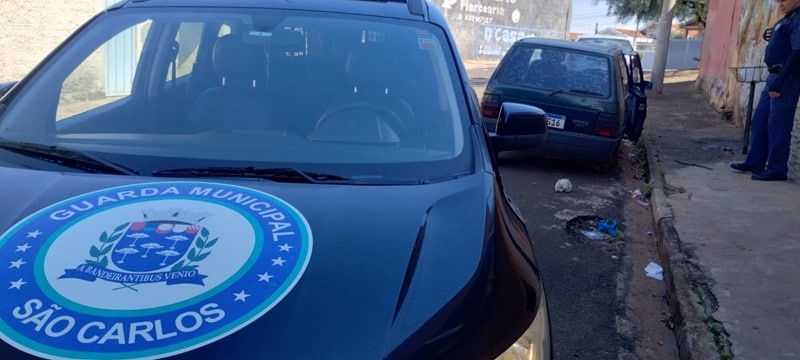 Casal fica preso em elevador de agência bancária de São Carlos