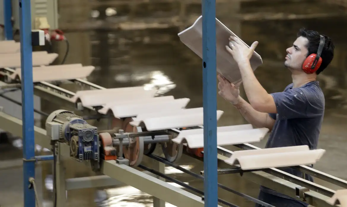 Qualificação para 15 mil jovens