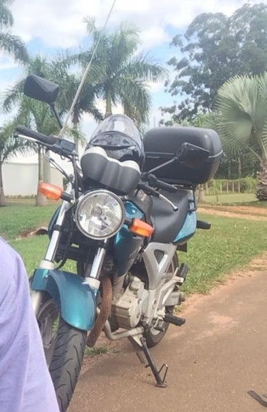Honda CBX250 Twister é furtada em frente da Santa Casa