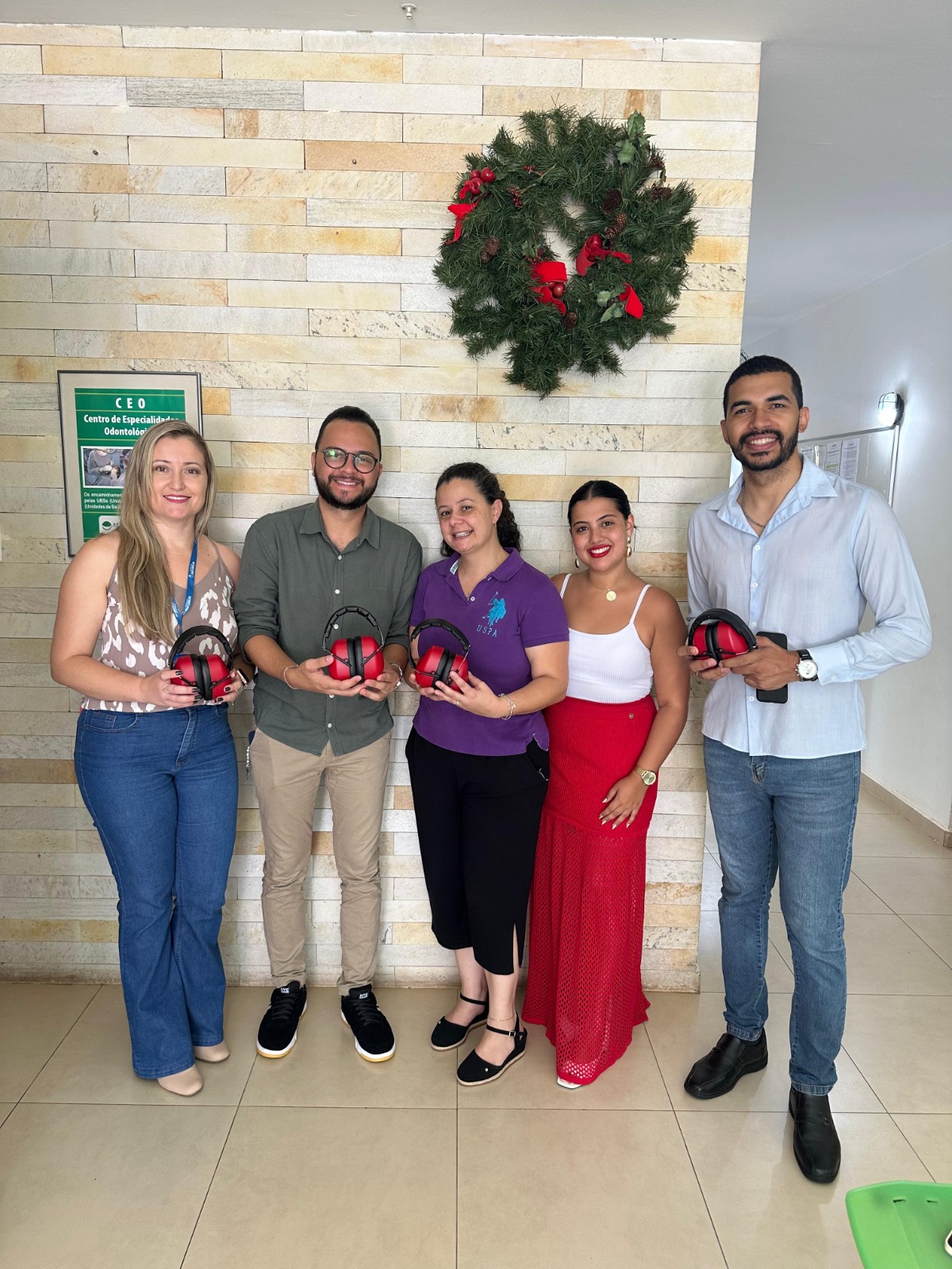 Crianças ganham protetores auditivos