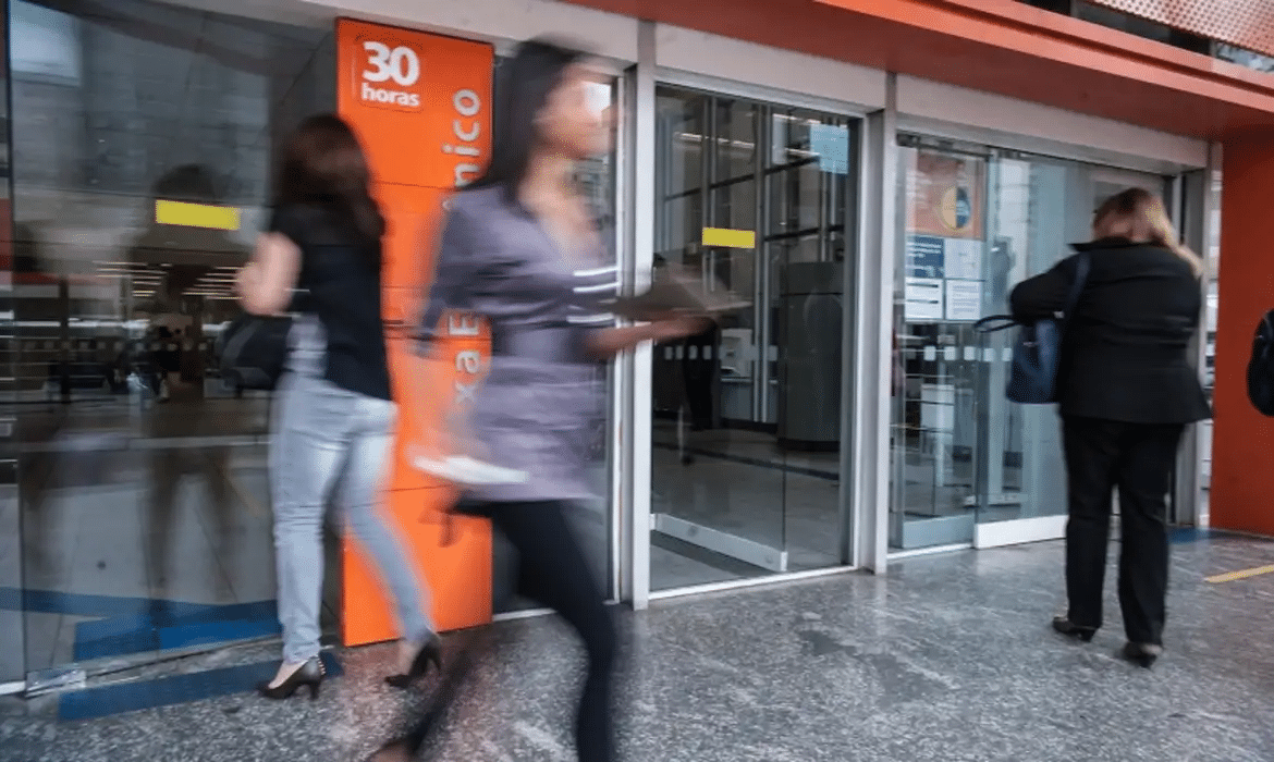 Bancos têm horários reduzidos de atendimento