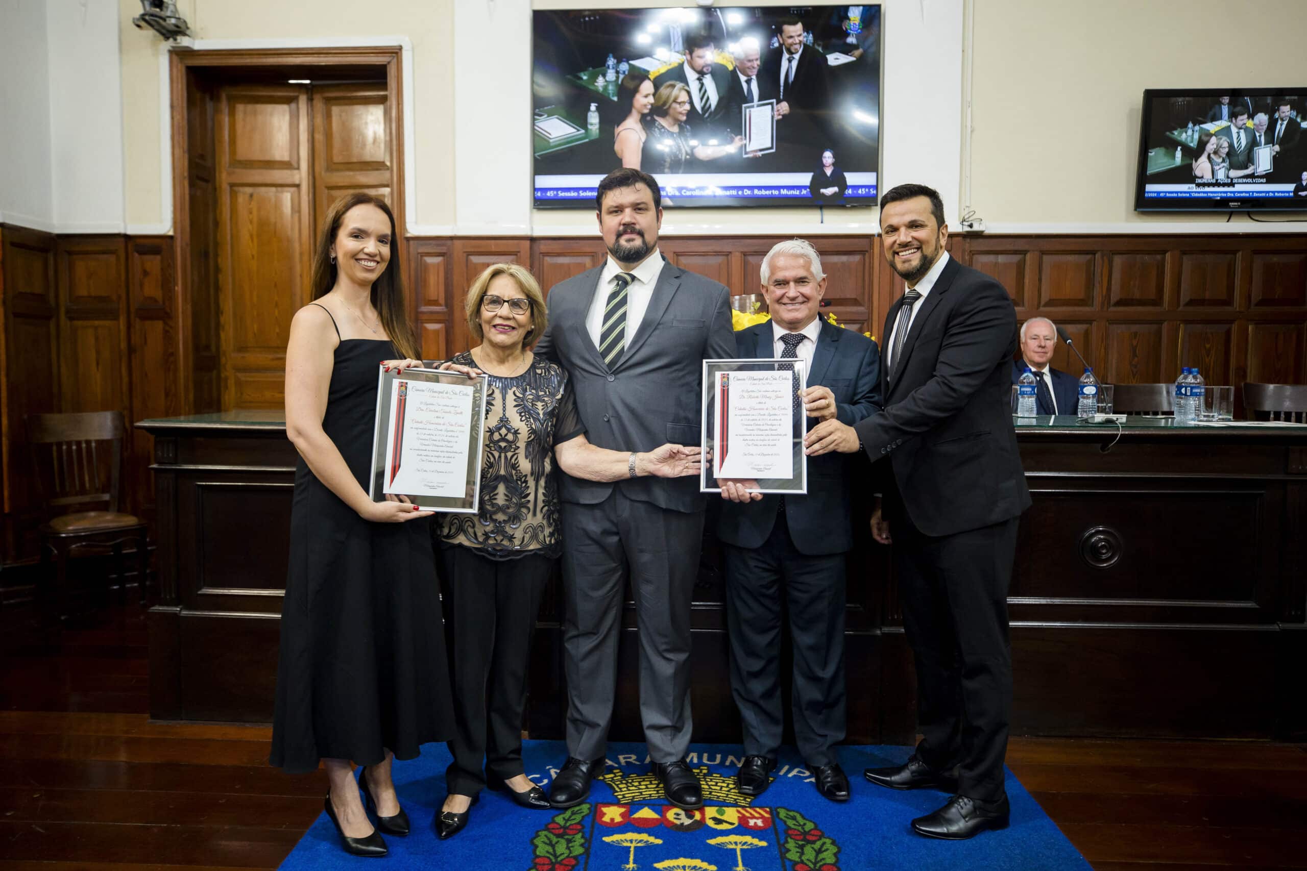 Diretores da Santa Casa recebem títulos