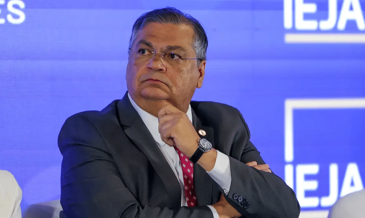 Dino suspende pagamento de R$ 4,2 bi