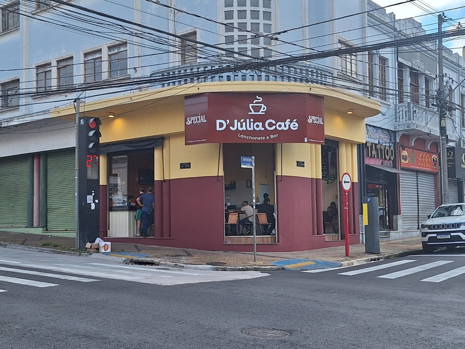 Café Dona Julia reabre as portas