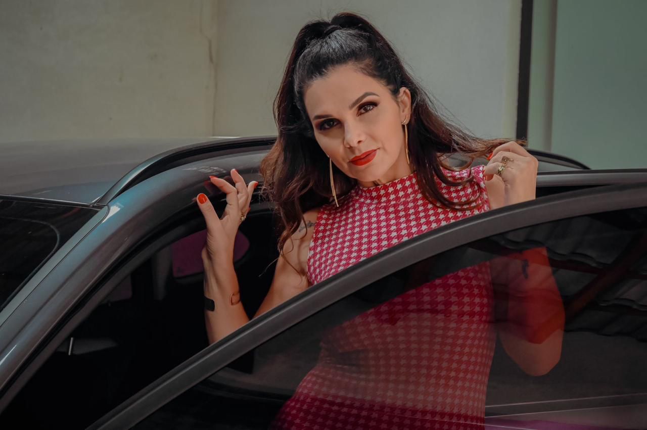 Luiza Ambiel comemora sucesso
