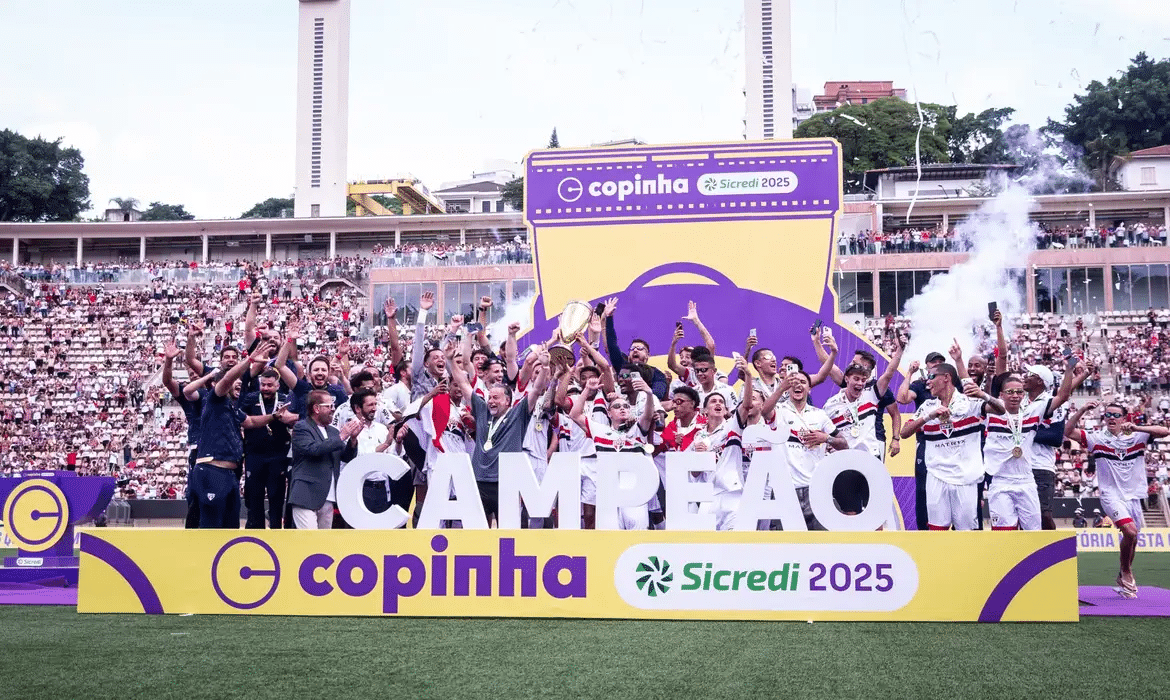 São Paulo vira sobre Corinthians e é pentacampeão