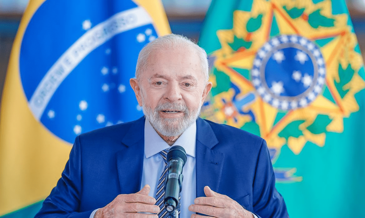 Lula manda recados a Bolsonaro