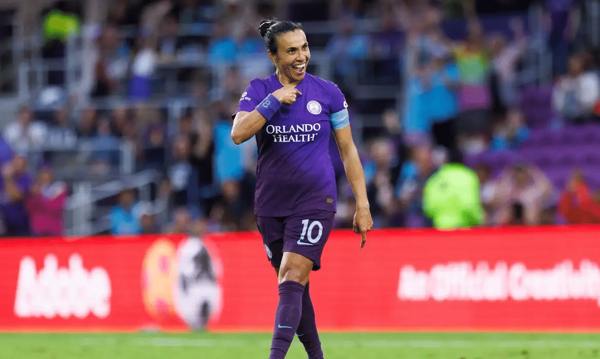 Marta renova até 2026
