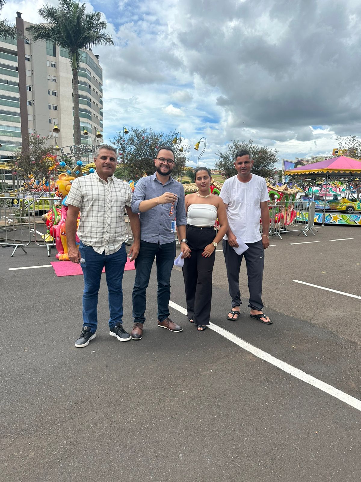 Secretaria firma parceria para entrada gratuita de pessoas com autismo em parque de diversões
