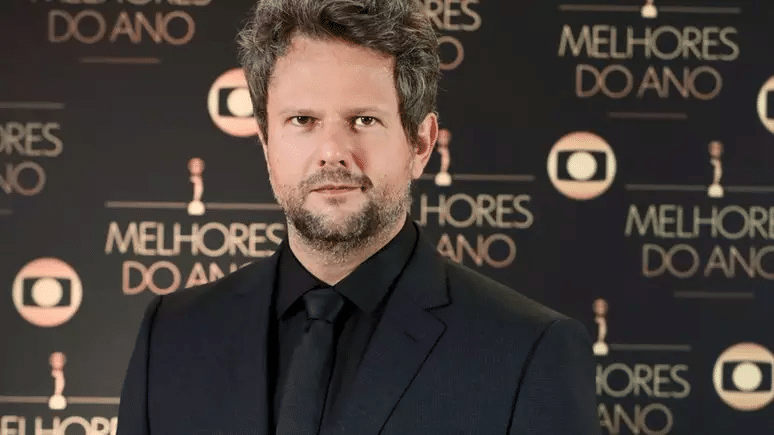 Selton Mello comemora o Oscar de ‘Ainda Estou Aqui’ nos braços de torcedores brasileiros