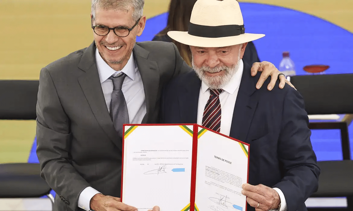 Todos os ministros têm responsabilidade na queda da popularidade de Lula, afirma Sidônio