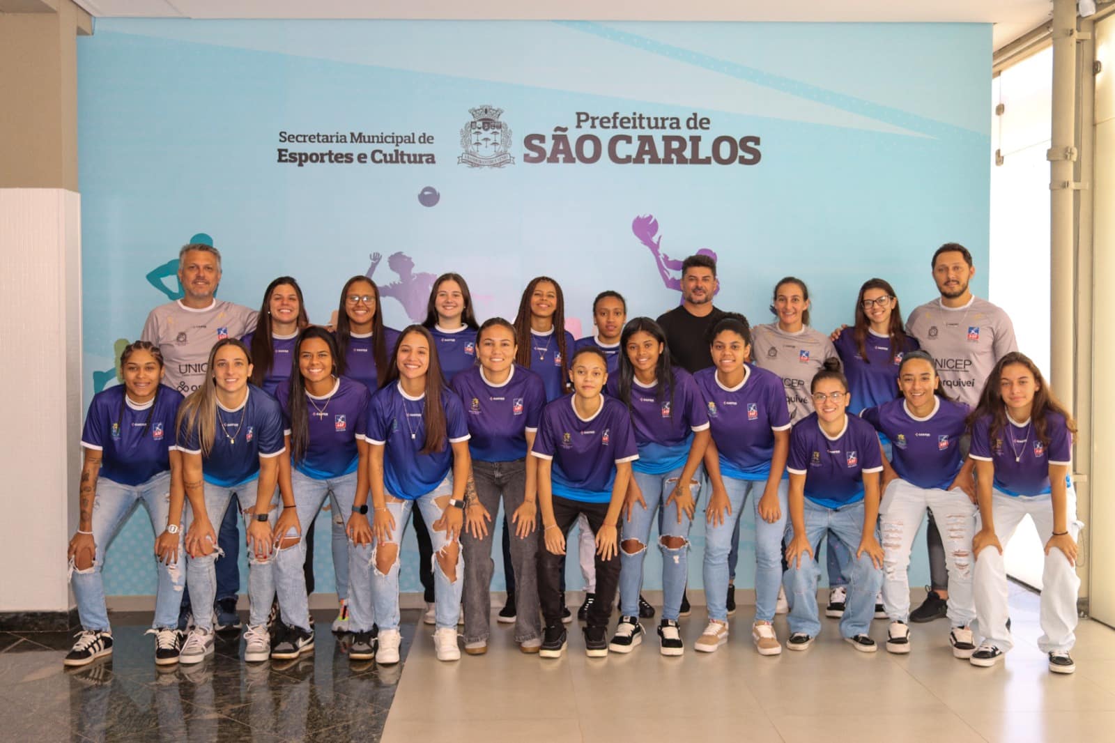 Equipe se apresenta na Secretaria de Esporte