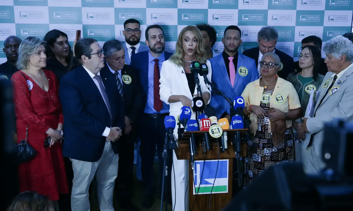 PEC é protocolada com 234 assinaturas