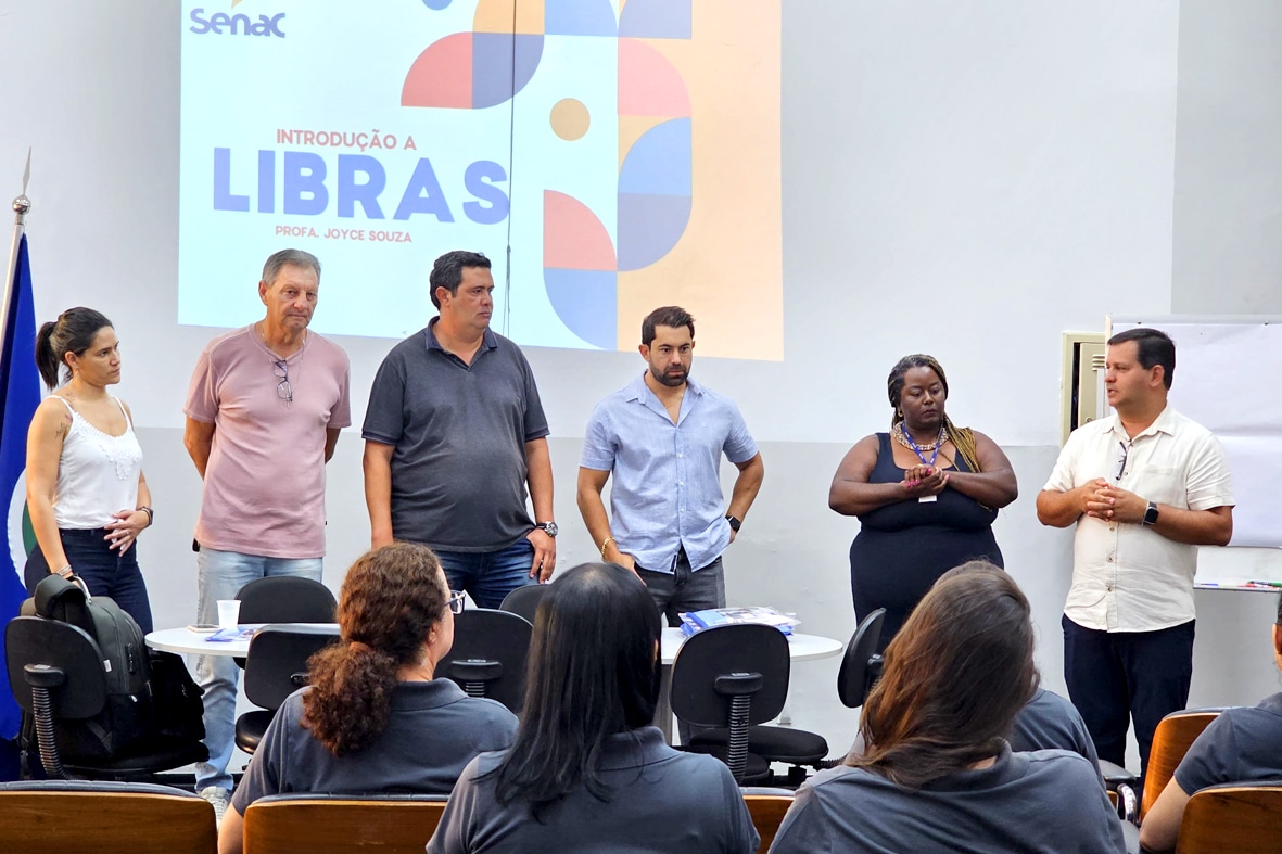 RC Terceirização oferece cursos gratuitos de Atendimento ao Cliente e Libras aos seus funcionários da Casa do Trabalhador