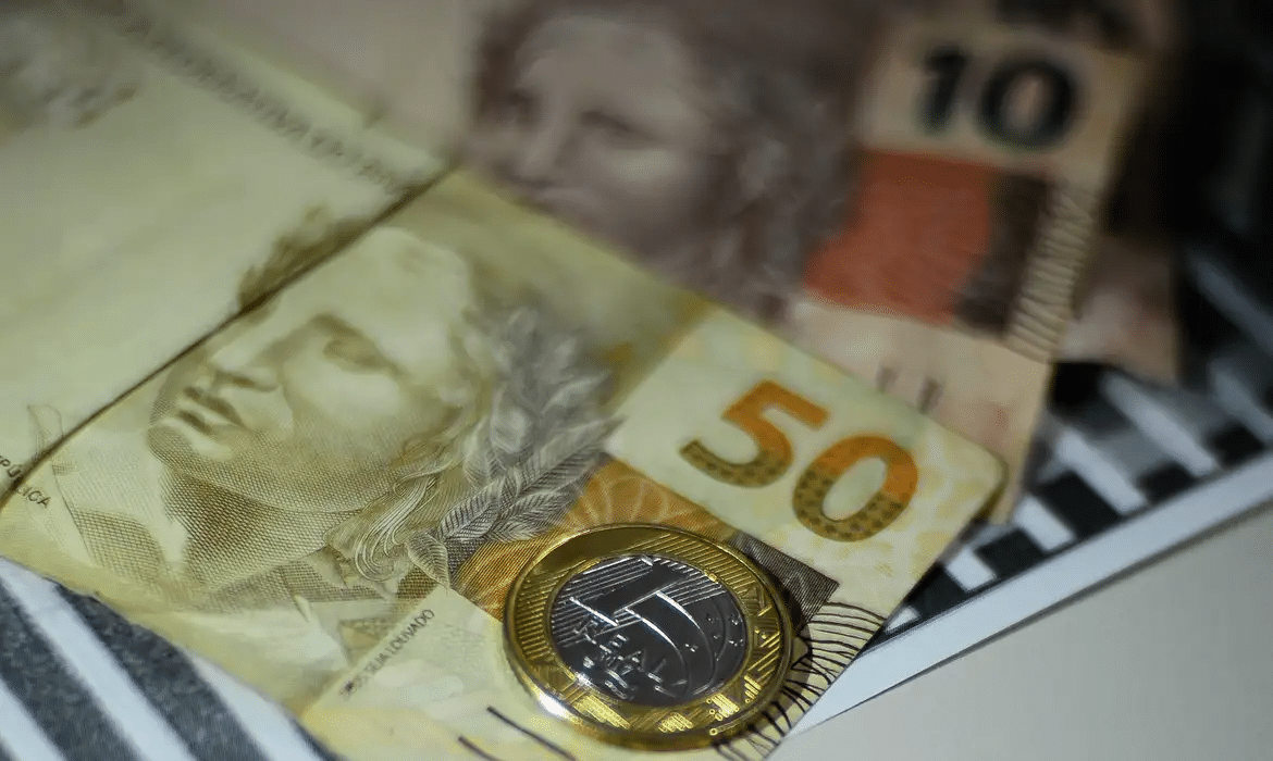 Governo propõe R$ 1.630 em 2026