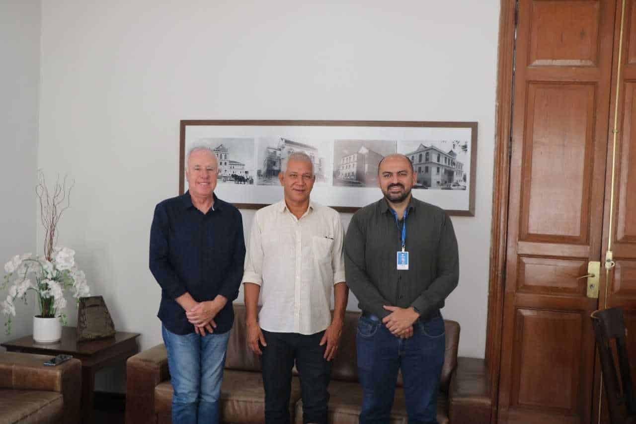 Provedor visita presidente da Câmara