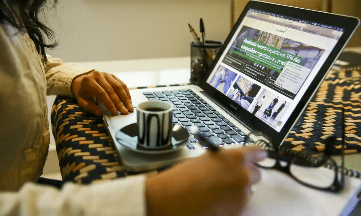 Trabalho por conta exige mais horas