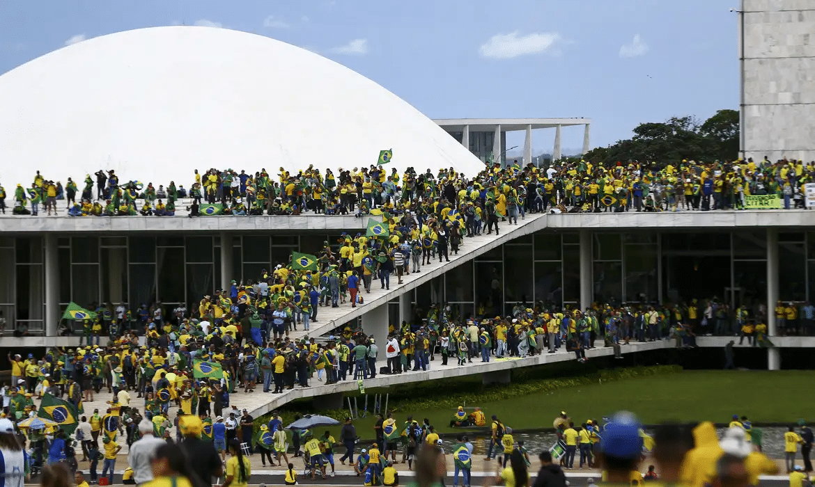 PL protocola requerimento com 262 assinaturas para acelerar votação de projeto da anistia