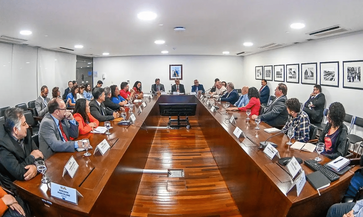 Centrais sindicais pedem isenção