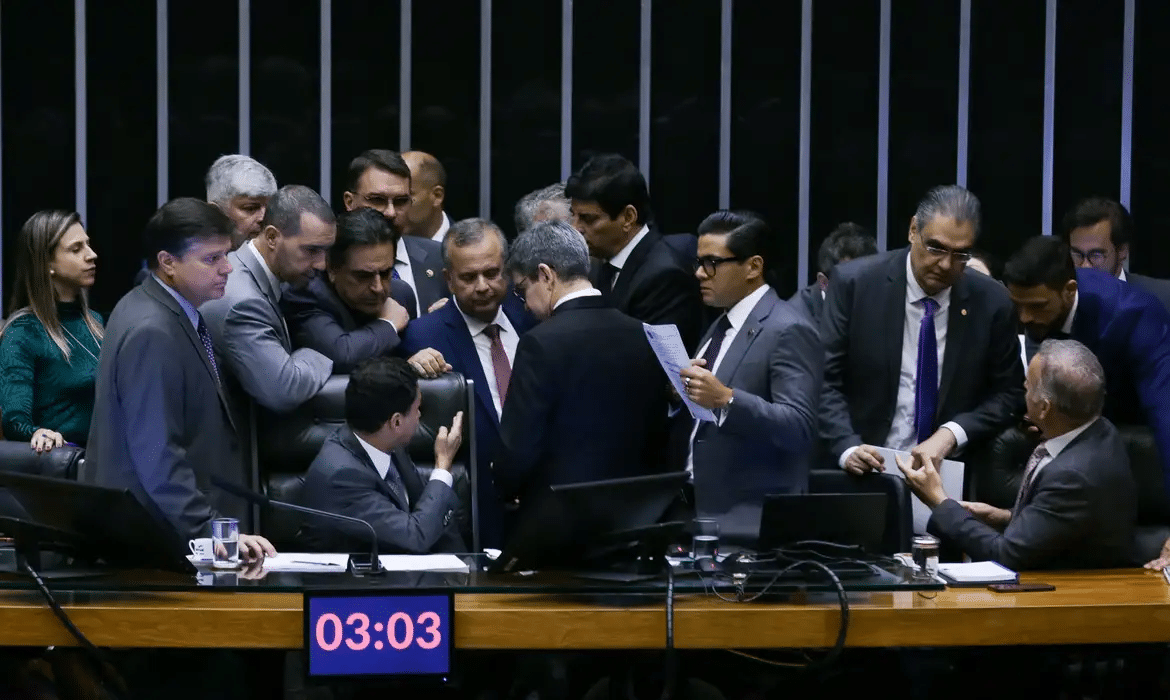 Congresso antecipa votação do orçamento 2025 para esta quinta-feira