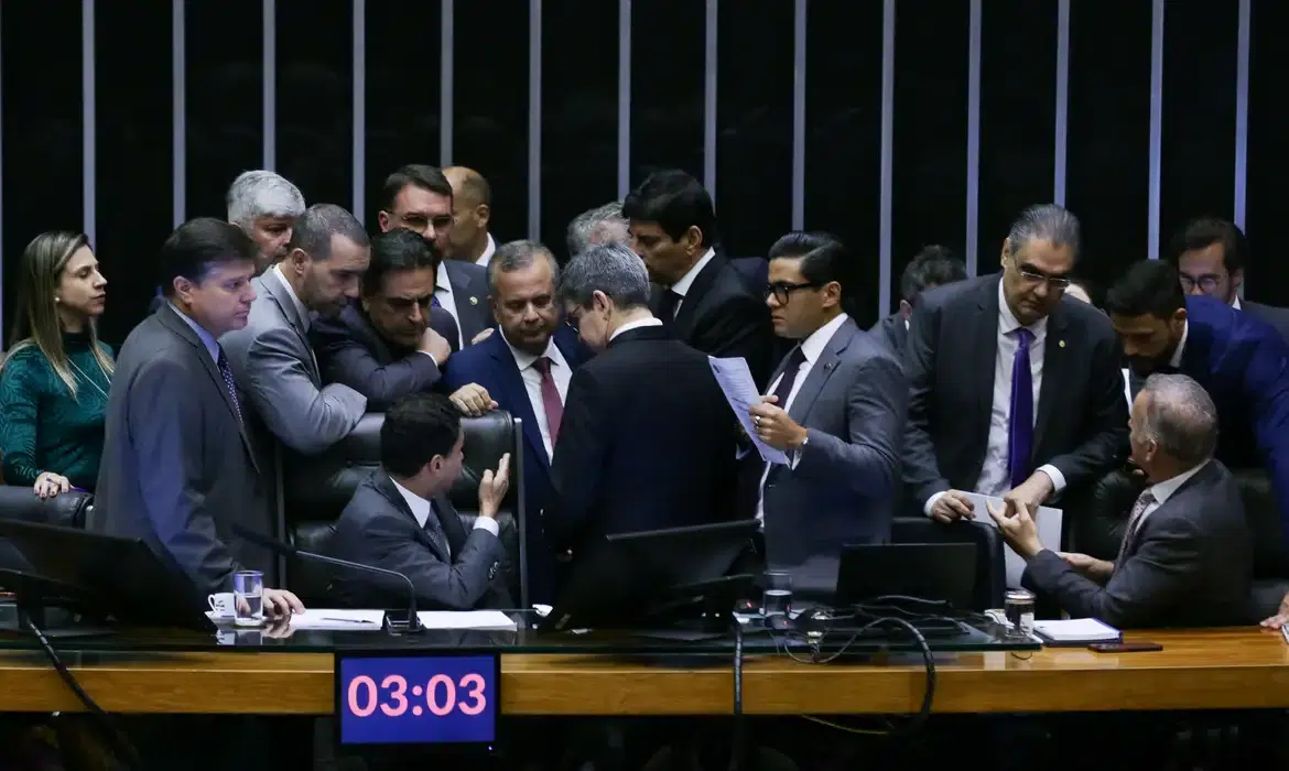 Congresso antecipa votação do orçamento 2025 para esta quinta-feira