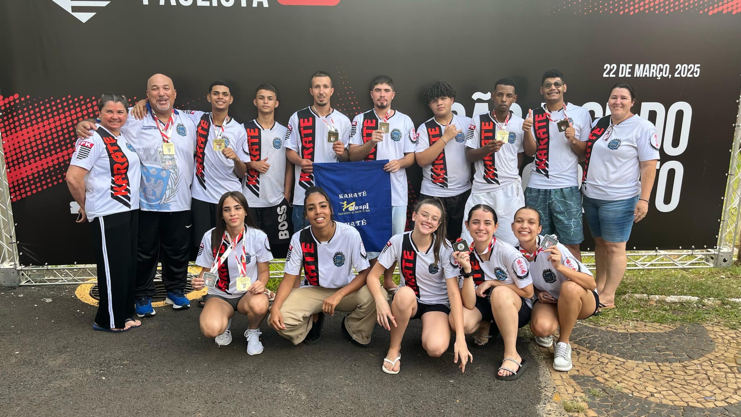 Karatê conquista 9 medalhas