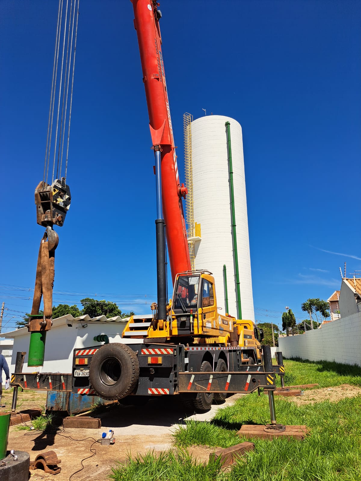 Prossegue trabalho para troca de bomba de resevatório