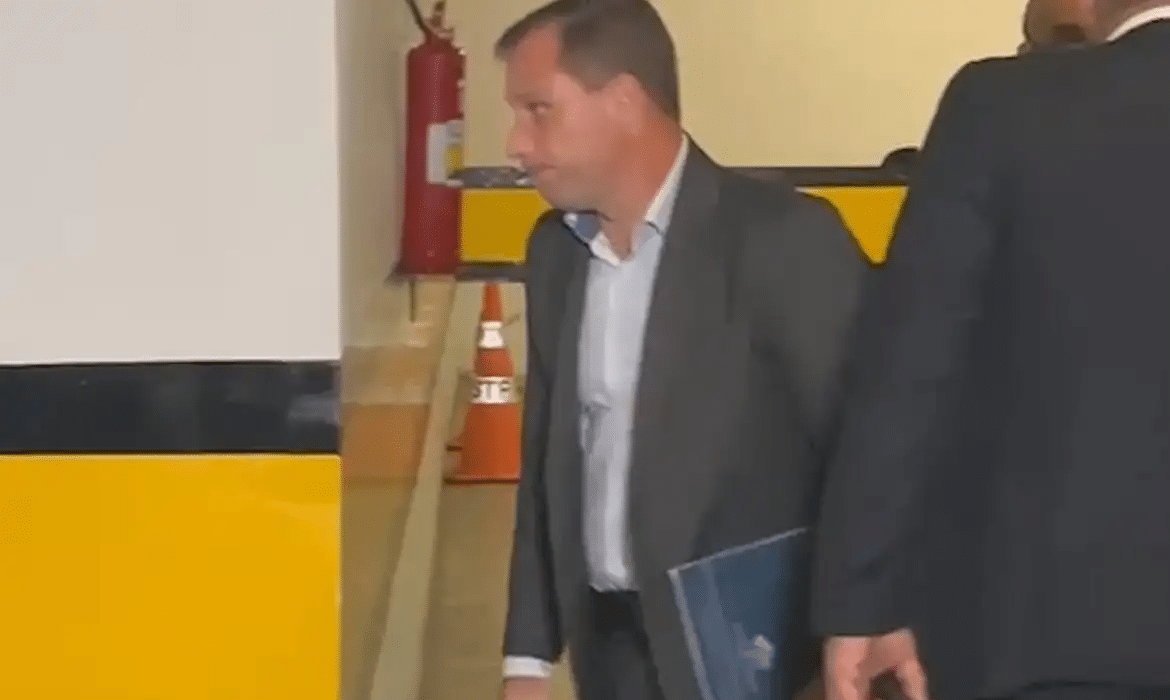Moraes autoriza Mauro Cid a viajar a SP