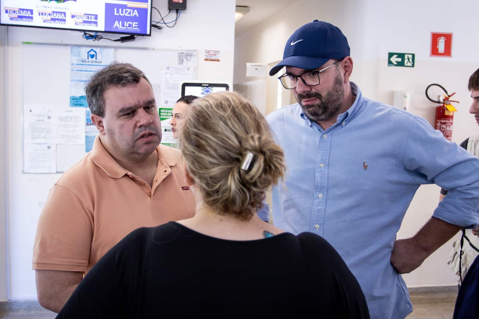Netto Donato e secretário de Saúde acompanham atendimento do CEME no prédio da UBS Azulville