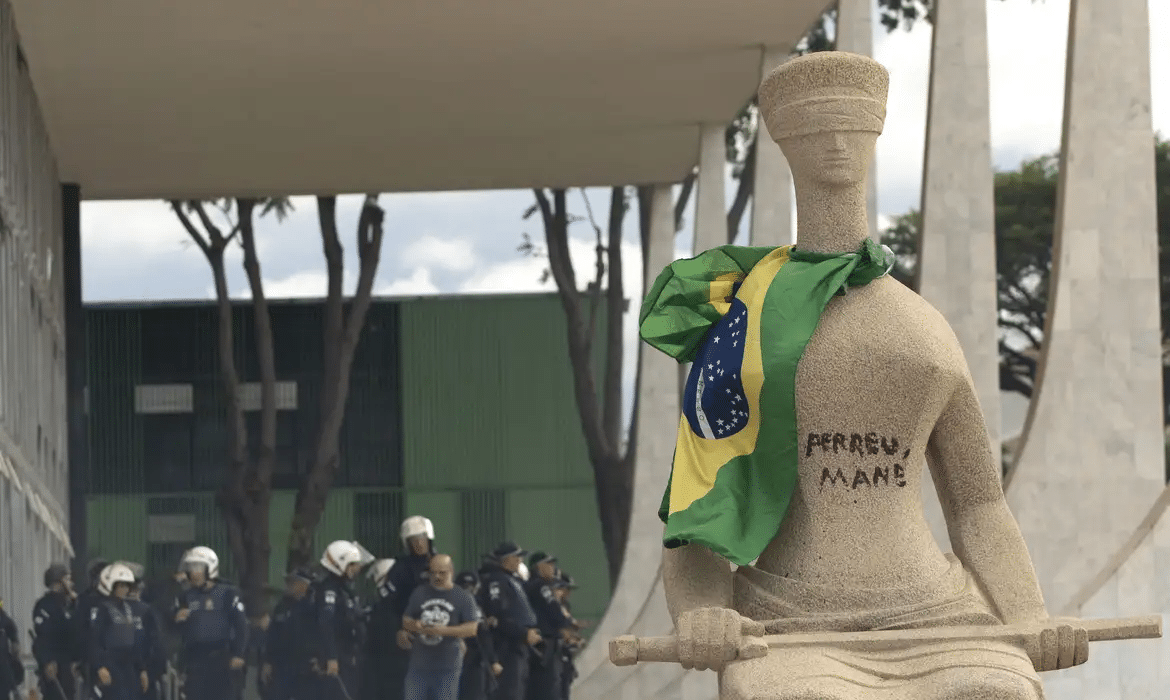 Mulher pede perdão em depoimento ao STF