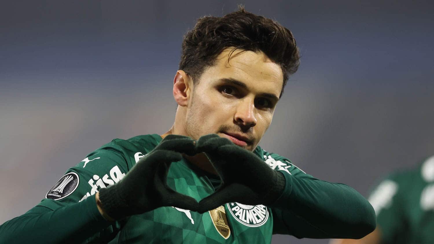 Raphael Veiga e Moreno voltam aos treinos e ficam à disposição contra o Sport