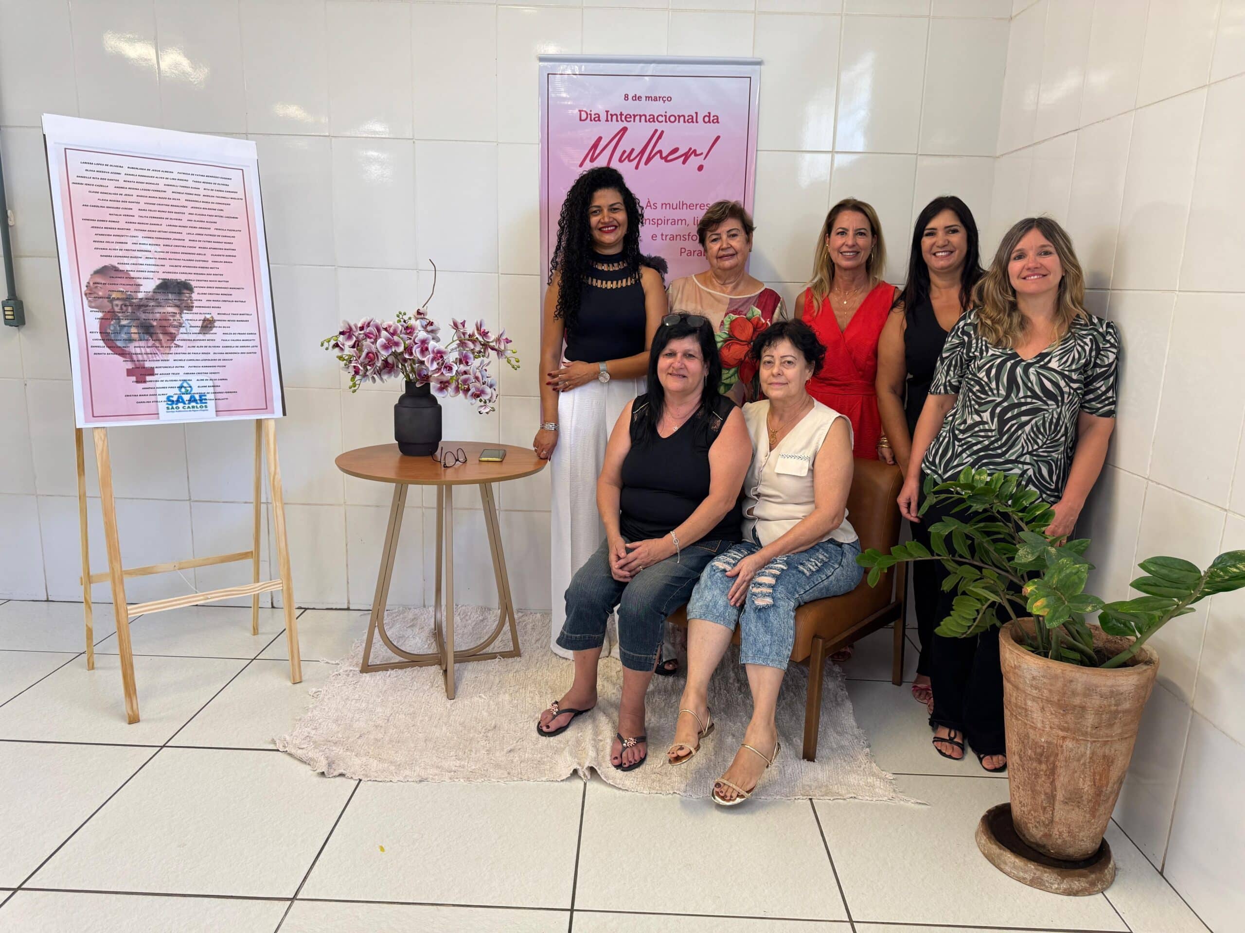 SAAE presta homenagem a servidoras