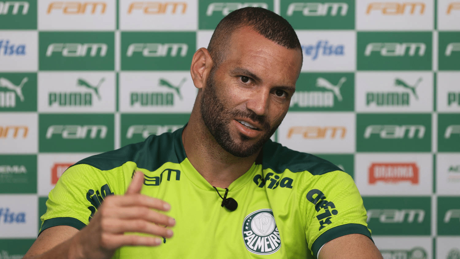 Weverton crê no título