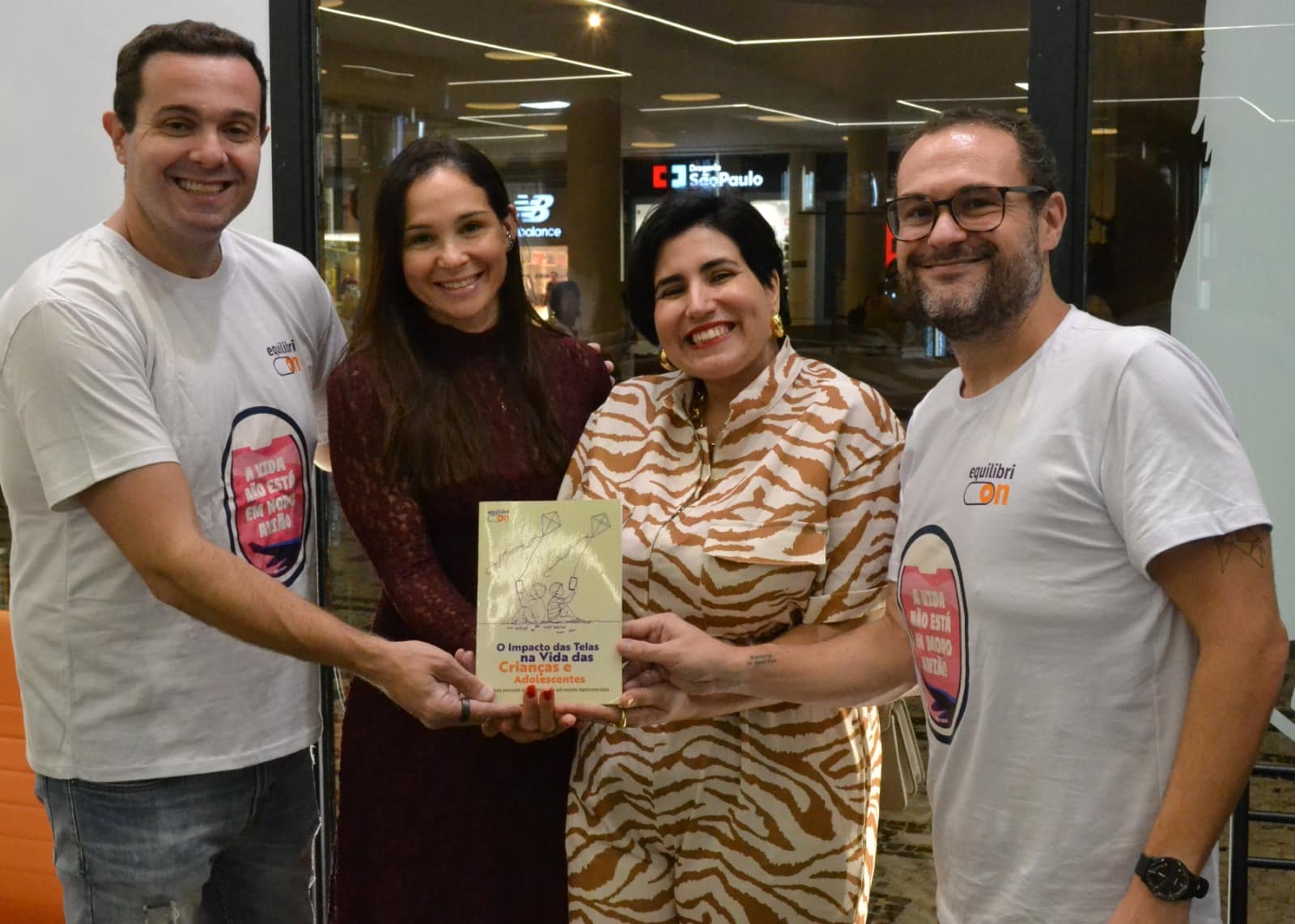 Livro alerta sobre perigos das telas