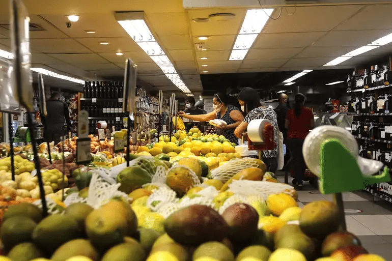 Cesta básica está estável em SP