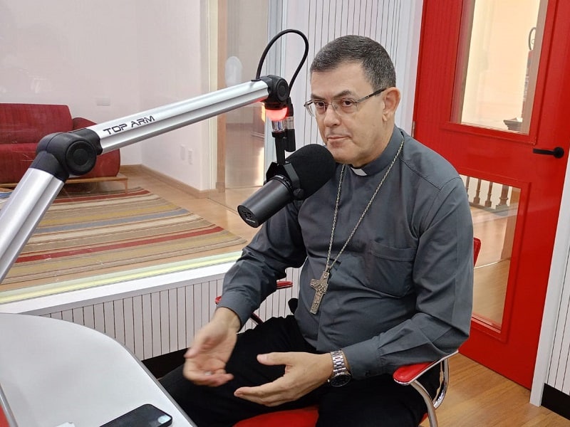 Bispo de São Carlos concede entrevista exclusiva à São Carlos FM sobre a morte do Papa Francisco