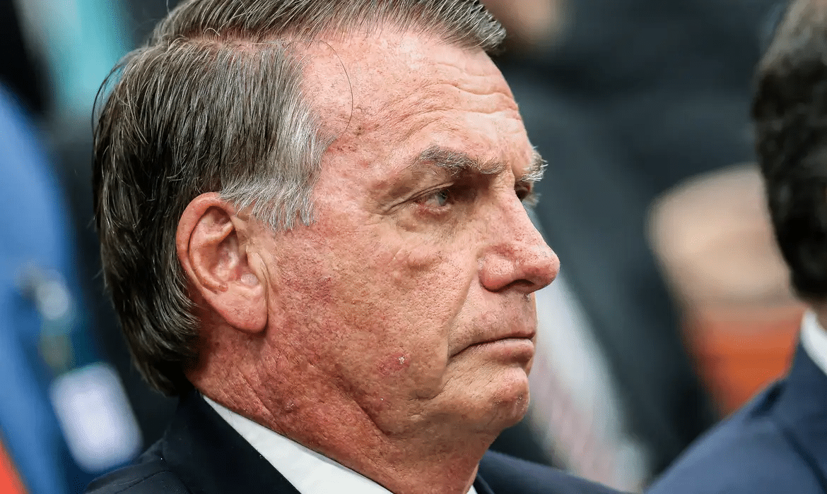 Pós-operatório será longo e não há previsão de alta, dizem médicos sobre cirurgia de Bolsonaro