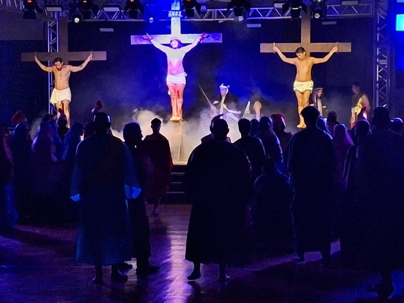 Paixão de Cristo Emociona Fiéis na Sexta-Feira Santa no Santa Felícia