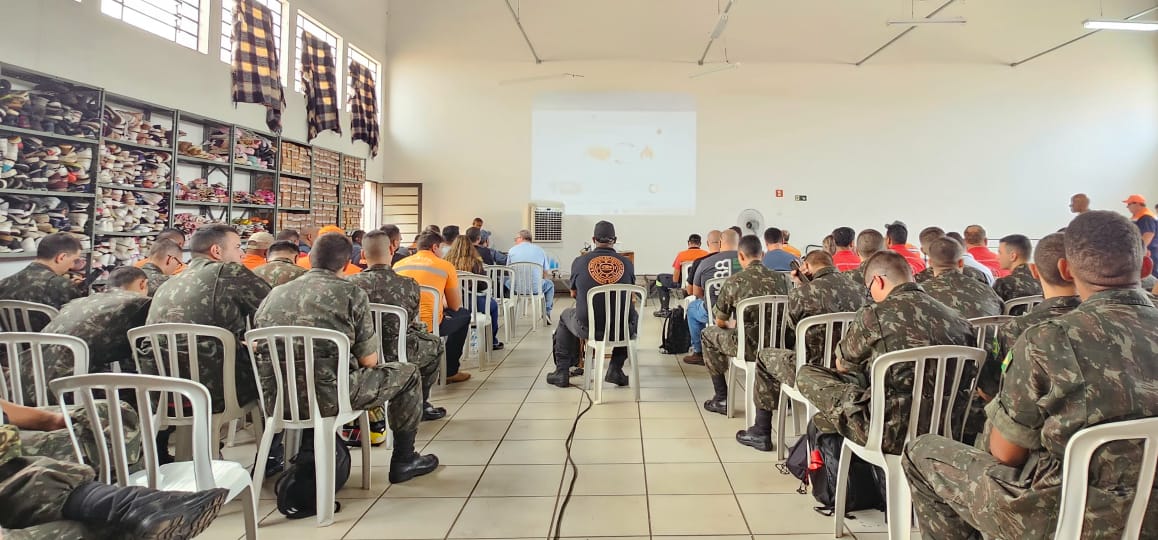 Defesa Civil participa de treinamento de prevenção e combate a incêndios em veículos elétricos