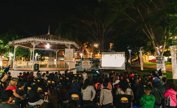 Cinema itinerante chega no sábado