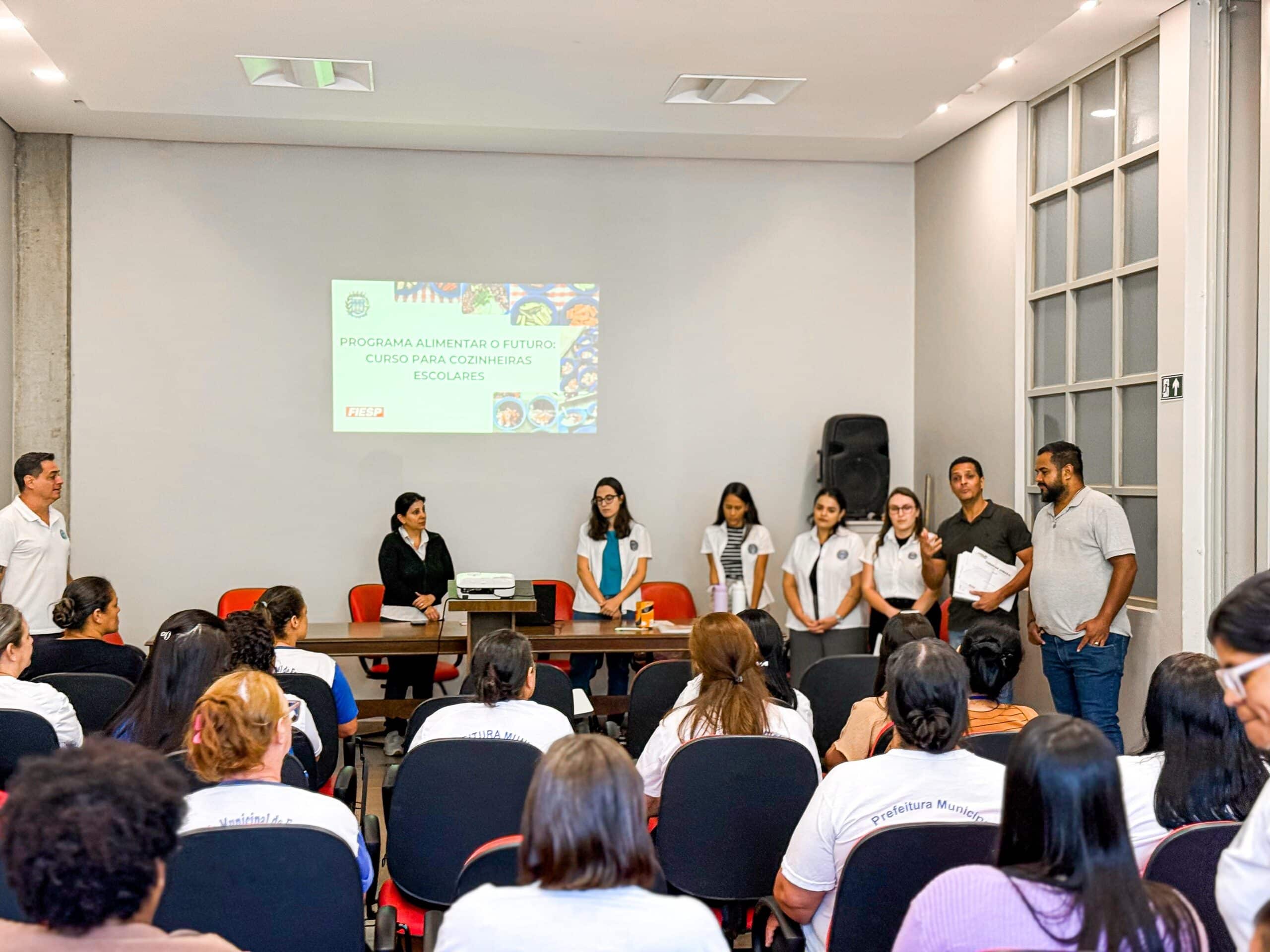 Curso capacita cozinheiras e merendeiras
