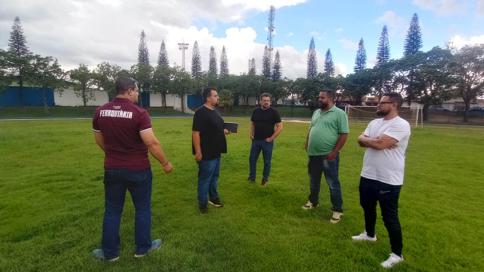 Diretor-Presidente da Ferroviária visita Campo Municipal