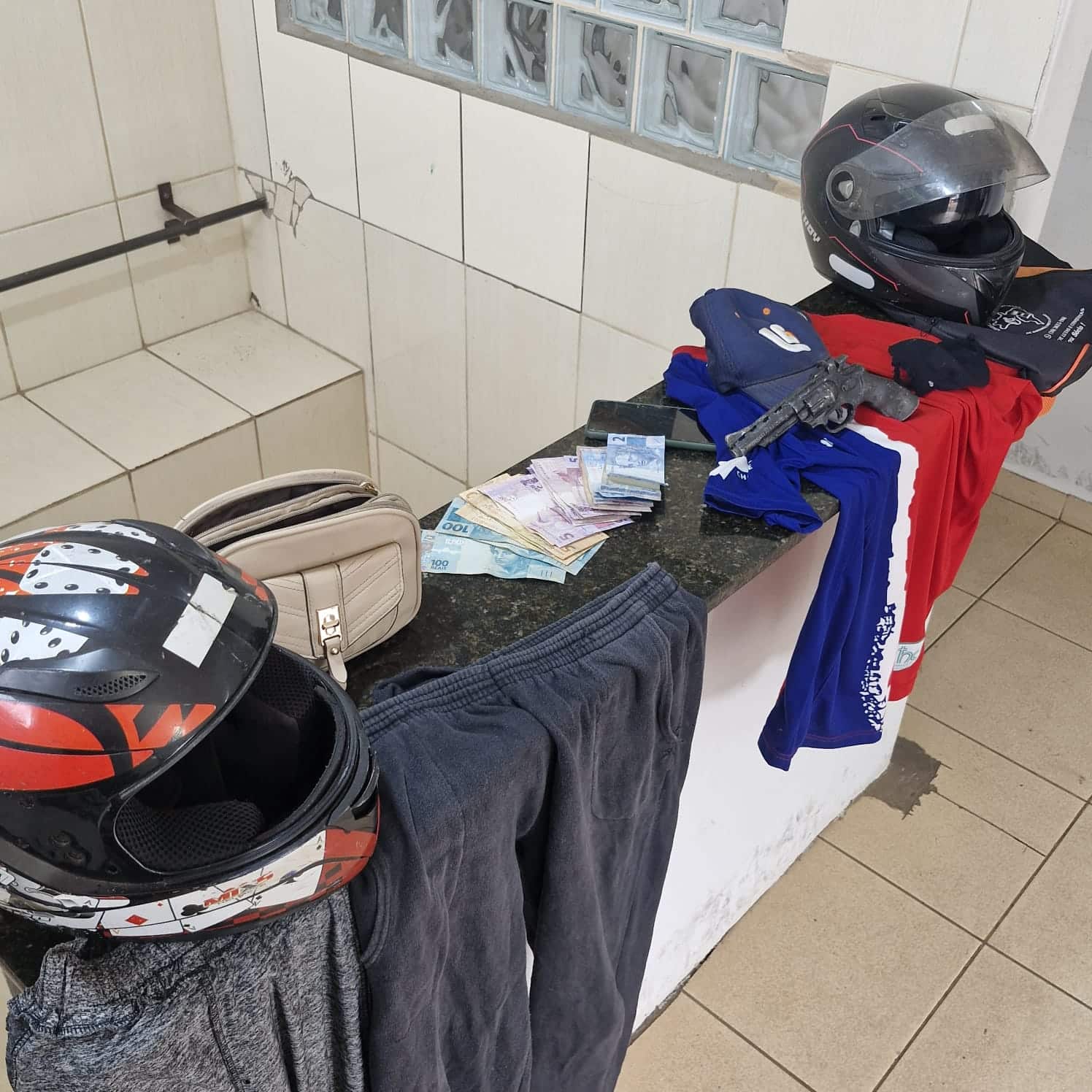 Dupla é presa em flagrante após roubo a comércio em São Carlos