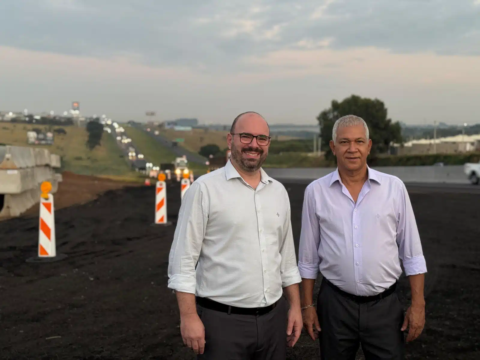 Netto Donato e Lucão Fernandes acompanham início das obras das terceiras faixas