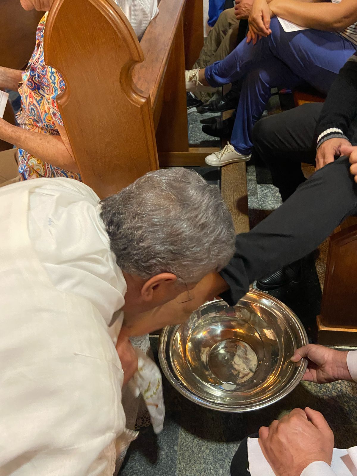 Lava-pés celebra humildade e inicia Triduo Pascal