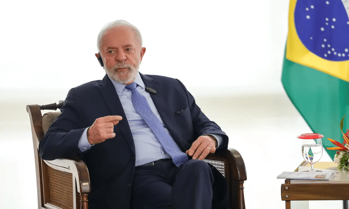 Sem vetos, Lula sanciona Lei