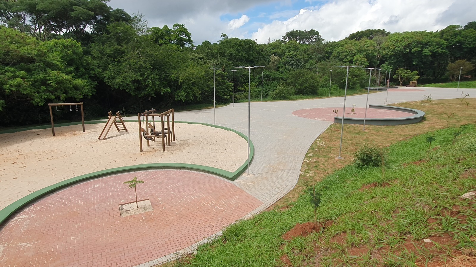 Prefeitura inaugura praça da ACISC
